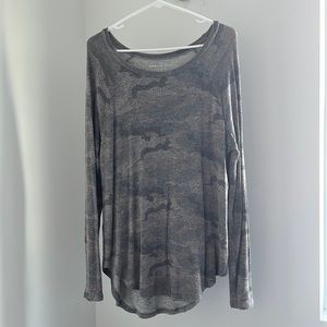 Gray/pink camouflage shirt/sweater